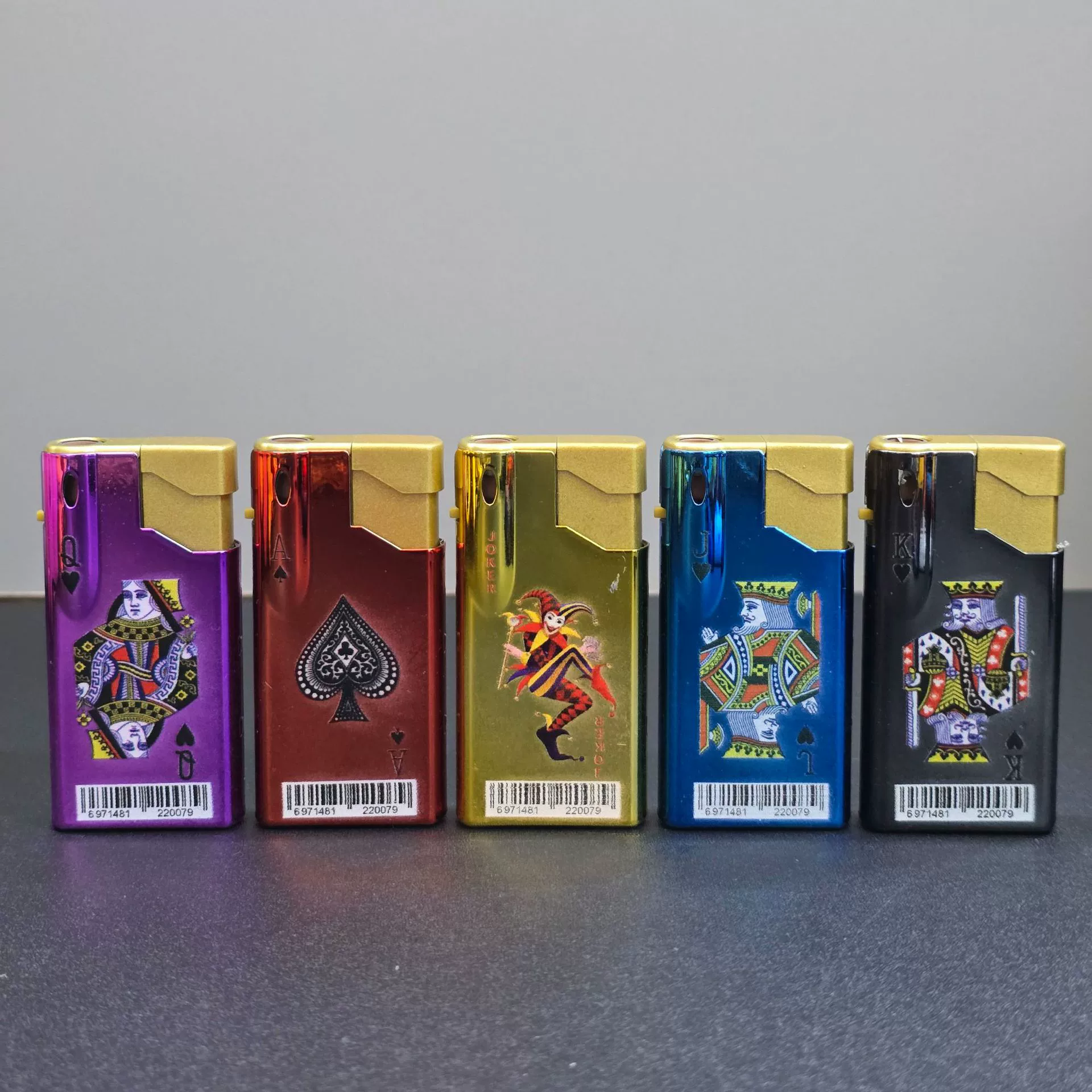 New manufacturers wholesale short metal iron shell windproof blue flame lighter wholesale inflatable