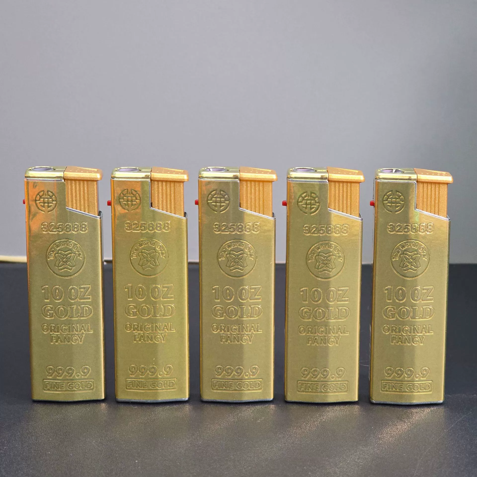 Lighter Creative color paper-covered metal iron shell foreign trade pneumatic direct flush windproof