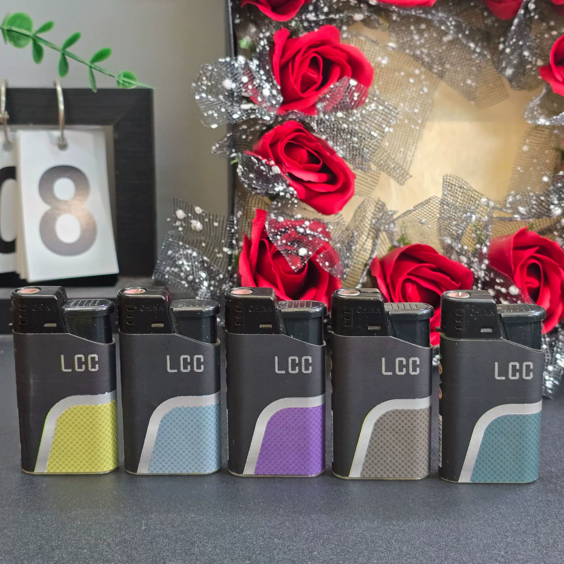 New manufacturers wholesale short plastic wrap paper windproof blue flame lighter wholesale inflatab