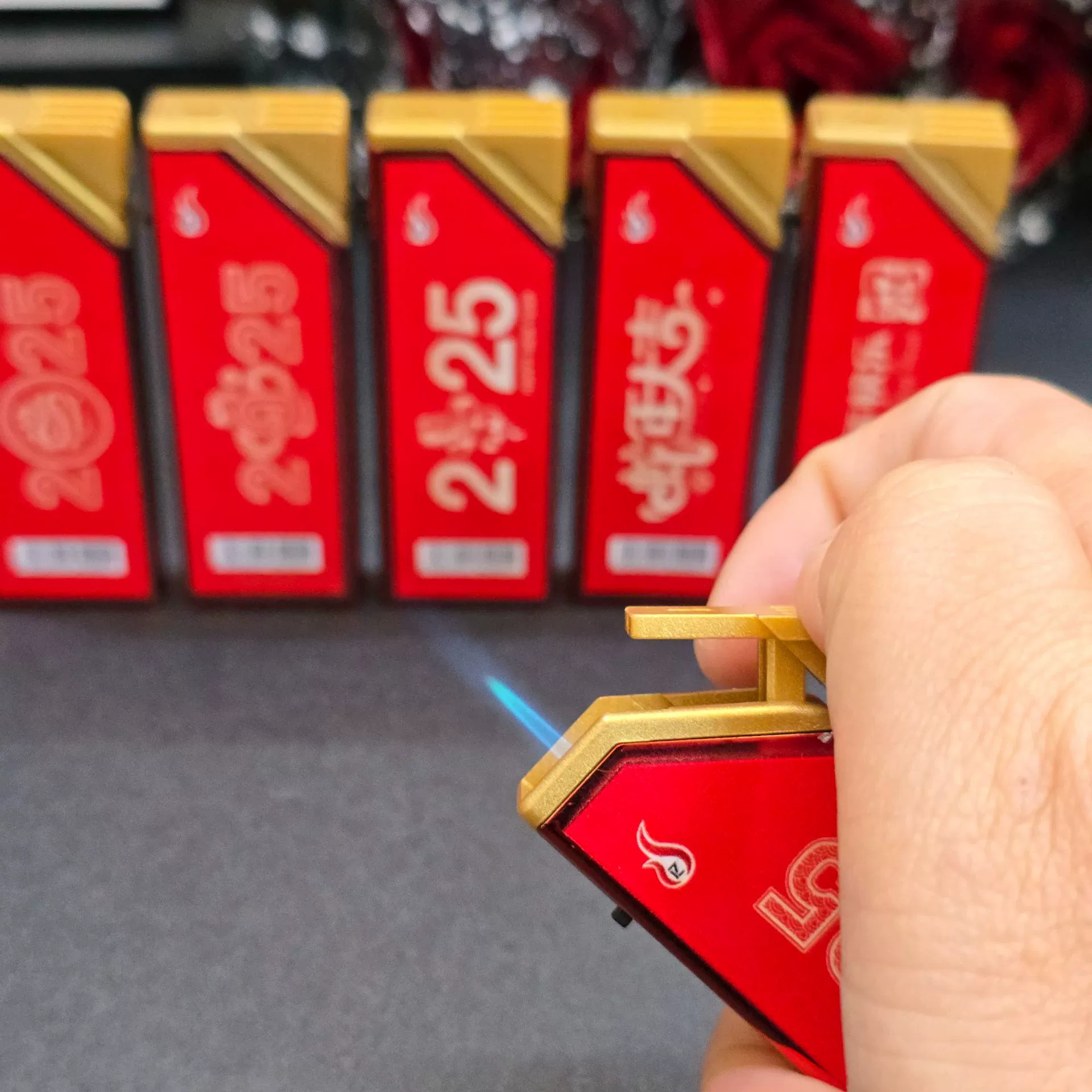 New clamshell metal direct blue flame lighter wholesale can print logo inflatable lighter 