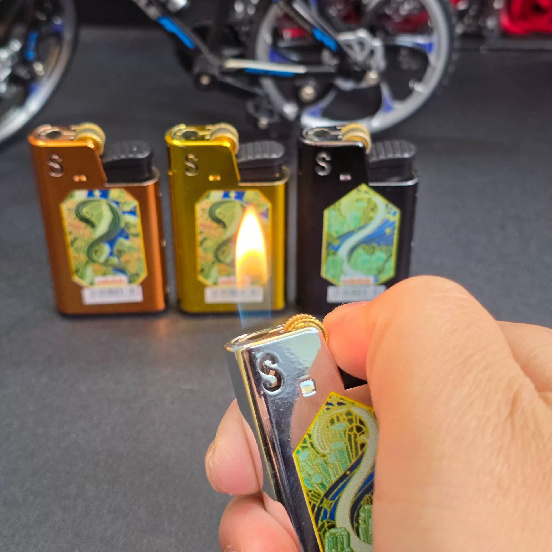 The new ultra-thin short small grinding wheel metal lighter wholesale can be customized advertising 