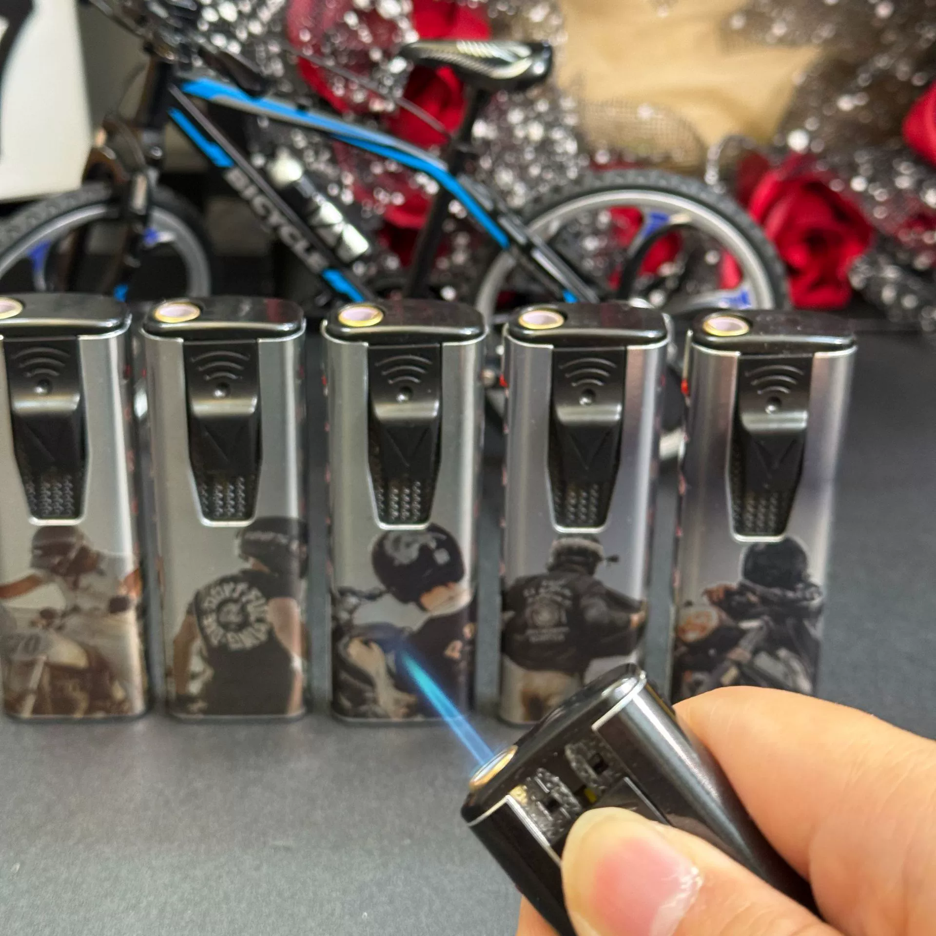 New creative straightening blue flame lighter personality iron shell paper windproof inflatable 