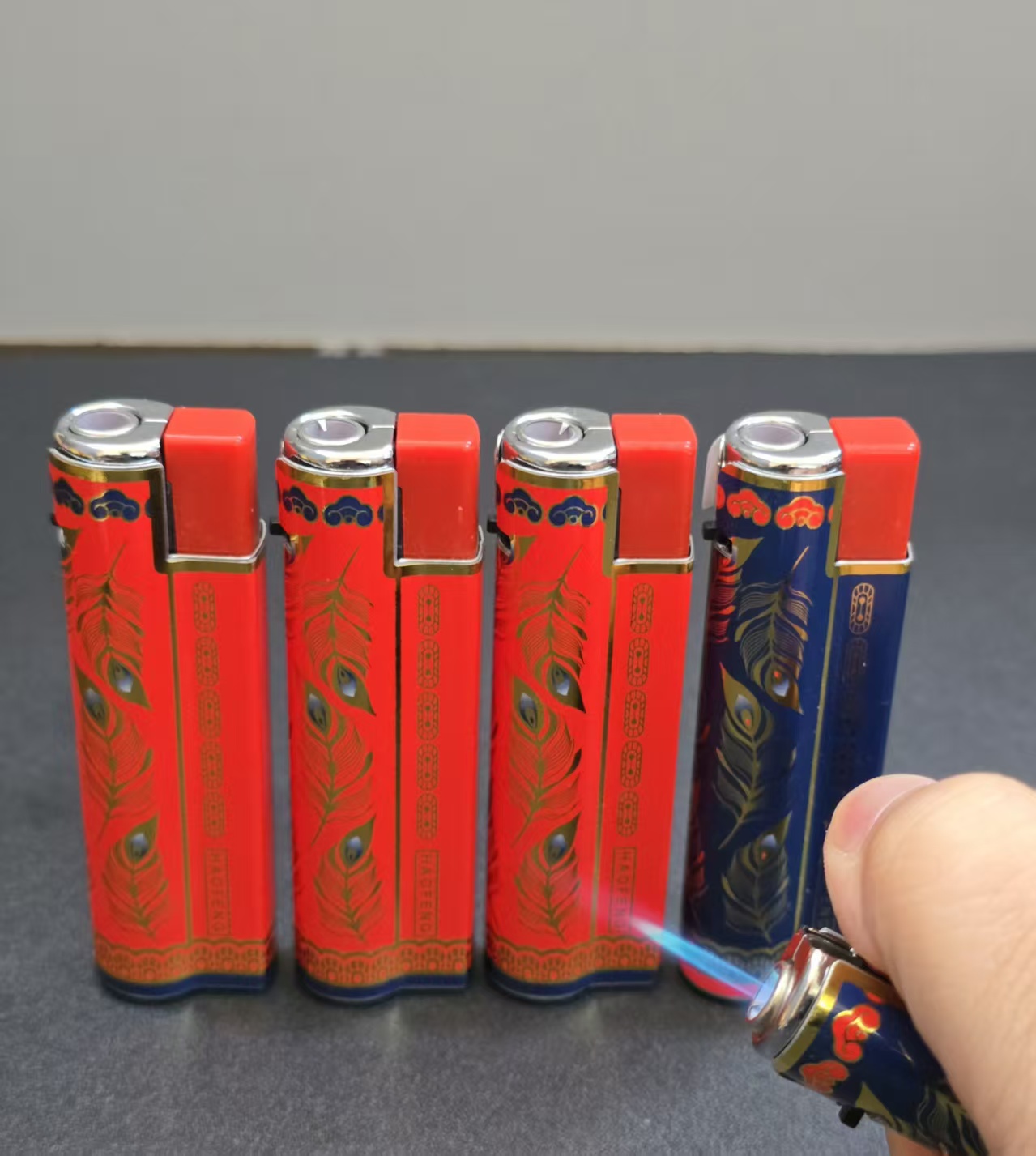 New creative metal iron shell windproof lighter, rechargeable lighter, wholesale from the manufactur