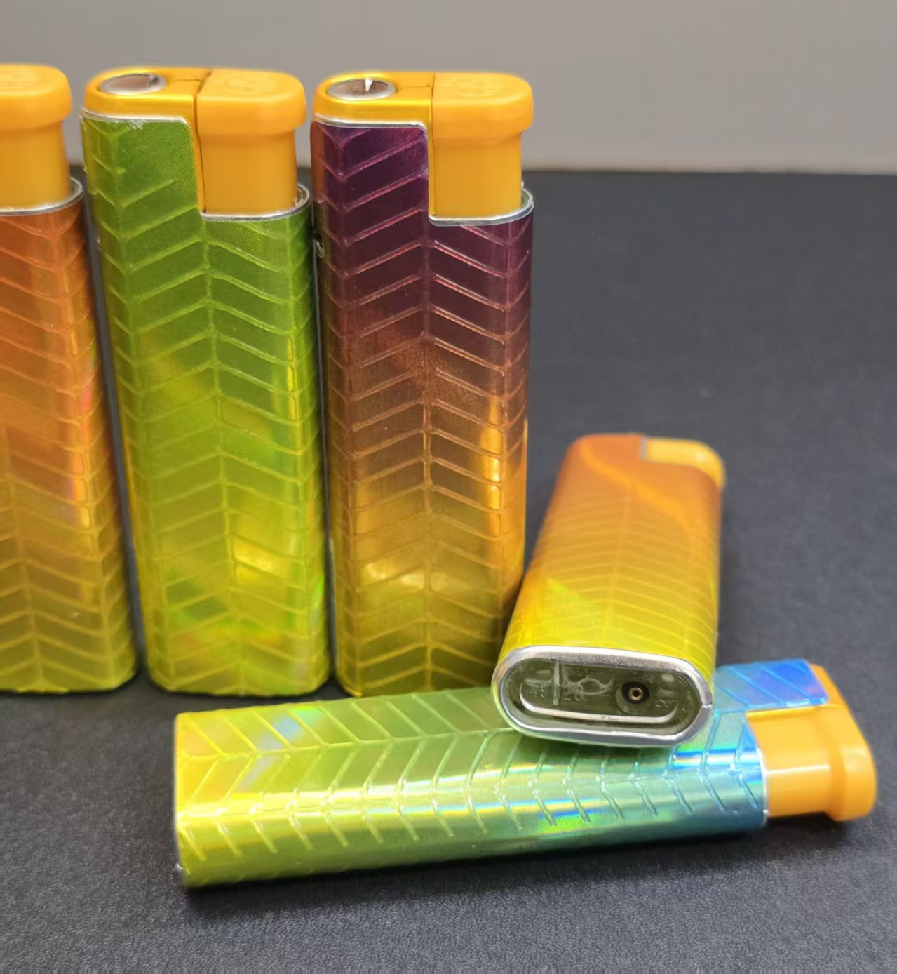 New creative metal iron shell windproof lighter, rechargeable lighter, wholesale from the manufactur
