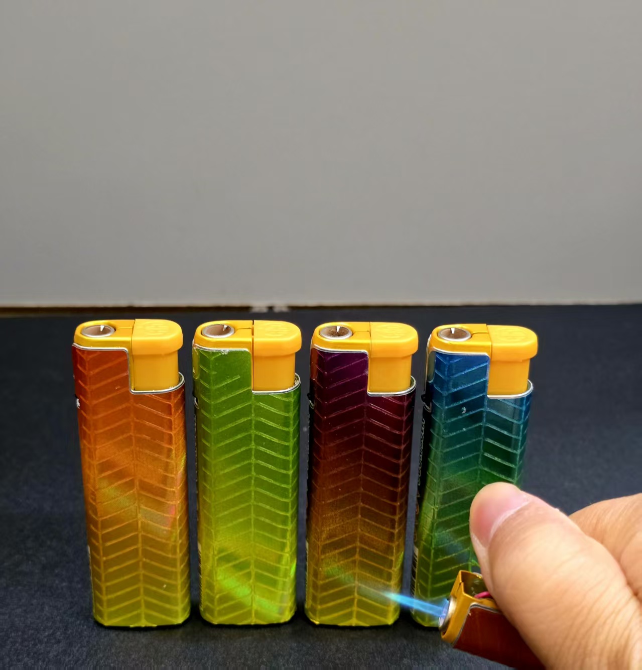 New creative metal iron shell windproof lighter, rechargeable lighter, wholesale from the manufactur