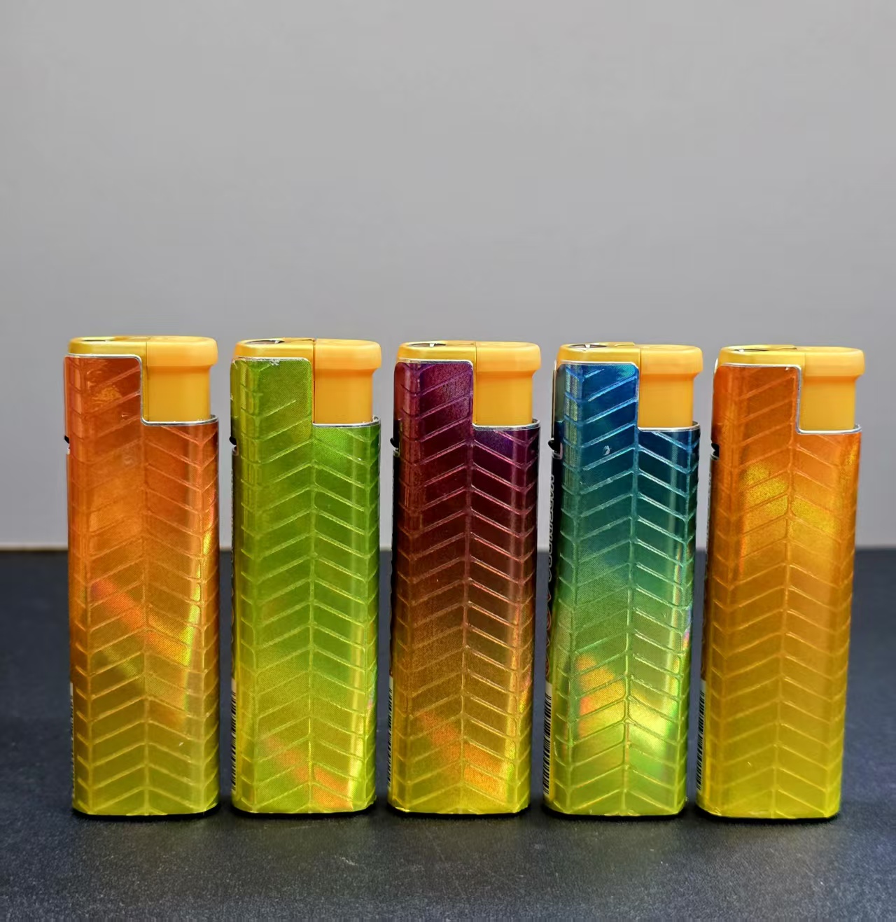 New creative metal iron shell windproof lighter, rechargeable lighter, wholesale from the manufactur