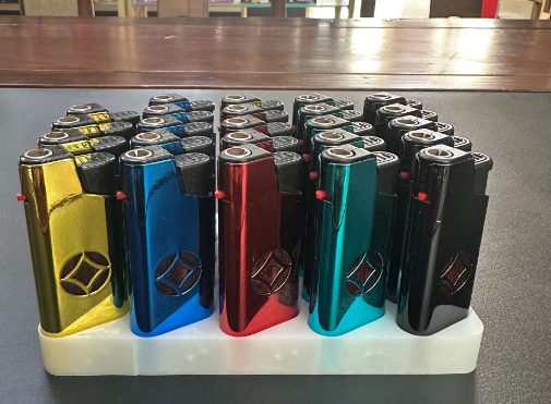 Manufacturer wholesale high-end metal short windproof lighter straight to blue flame disposable ligh