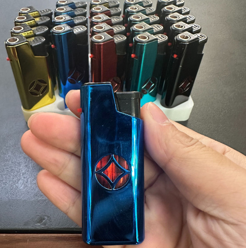 Manufacturer wholesale high-end metal short windproof lighter straight to blue flame disposable ligh