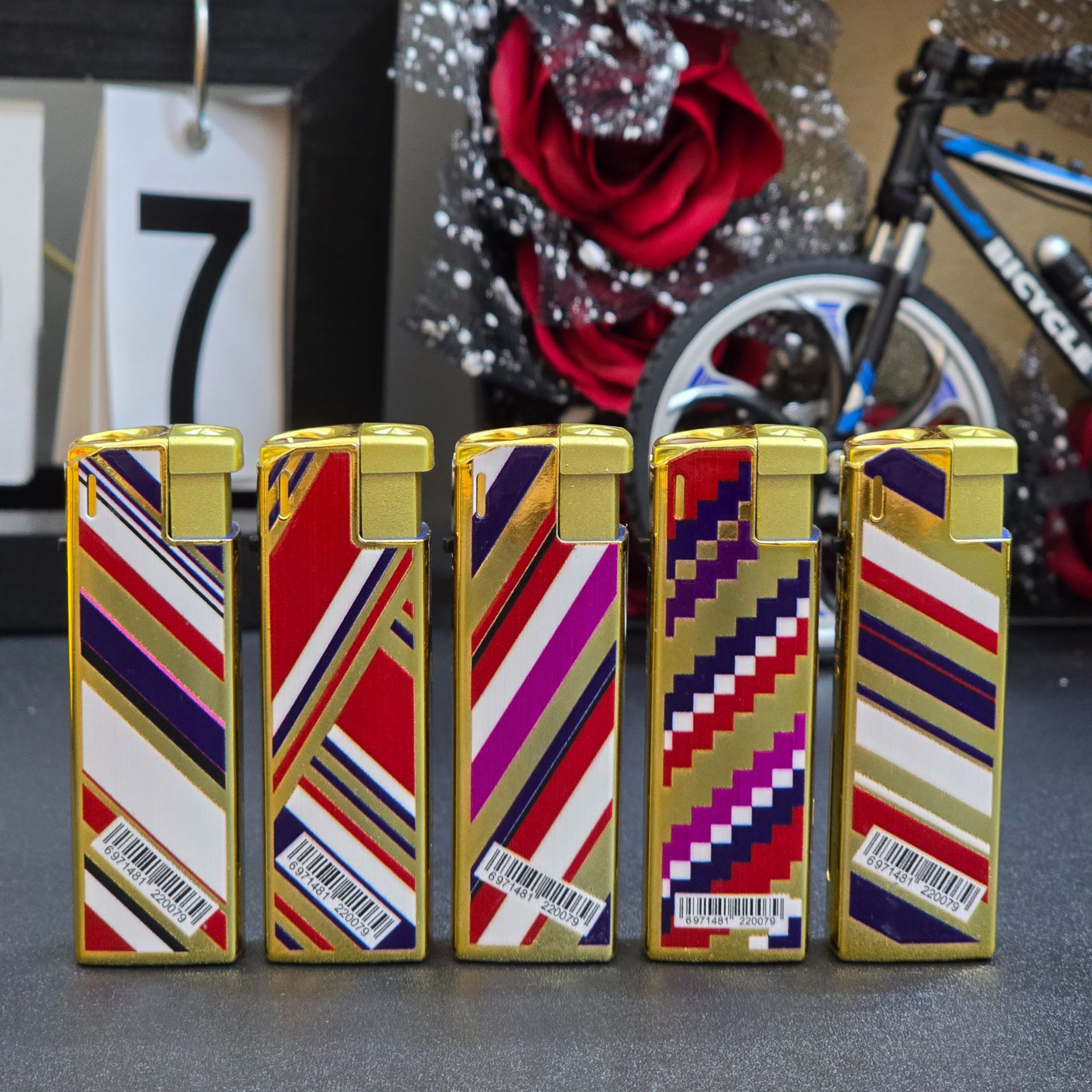 Short metal iron shell windproof direct blue flame lighter wholesale