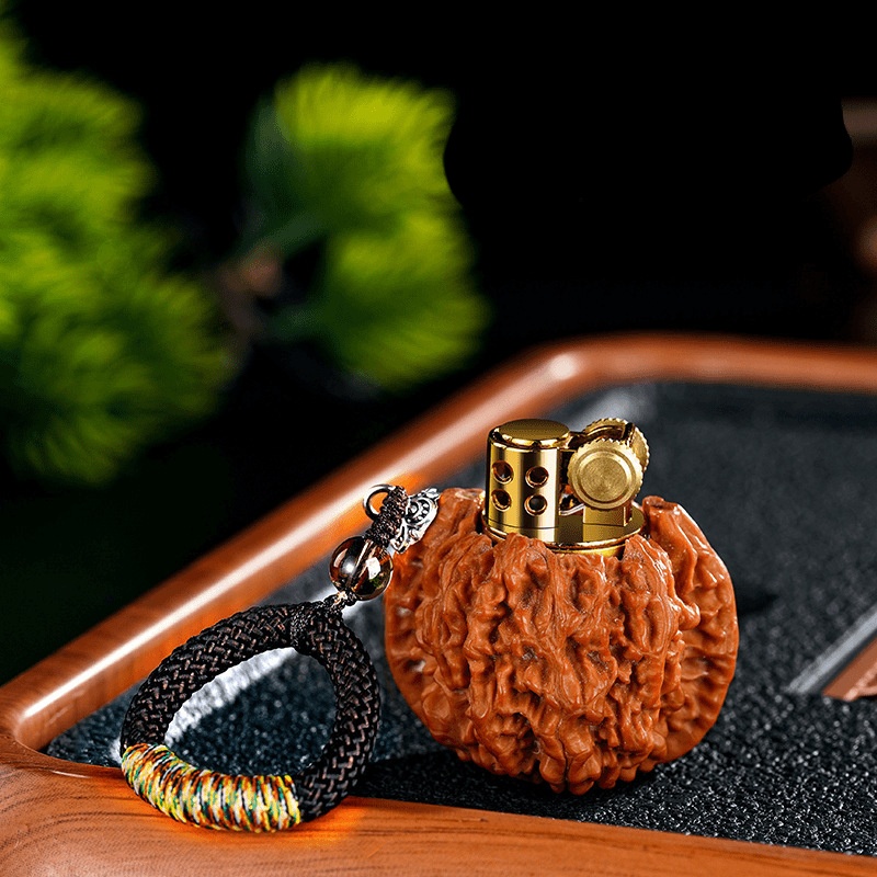 Real walnut kerosene lighter can be tray, playable, collectible, durable handheld retro trend