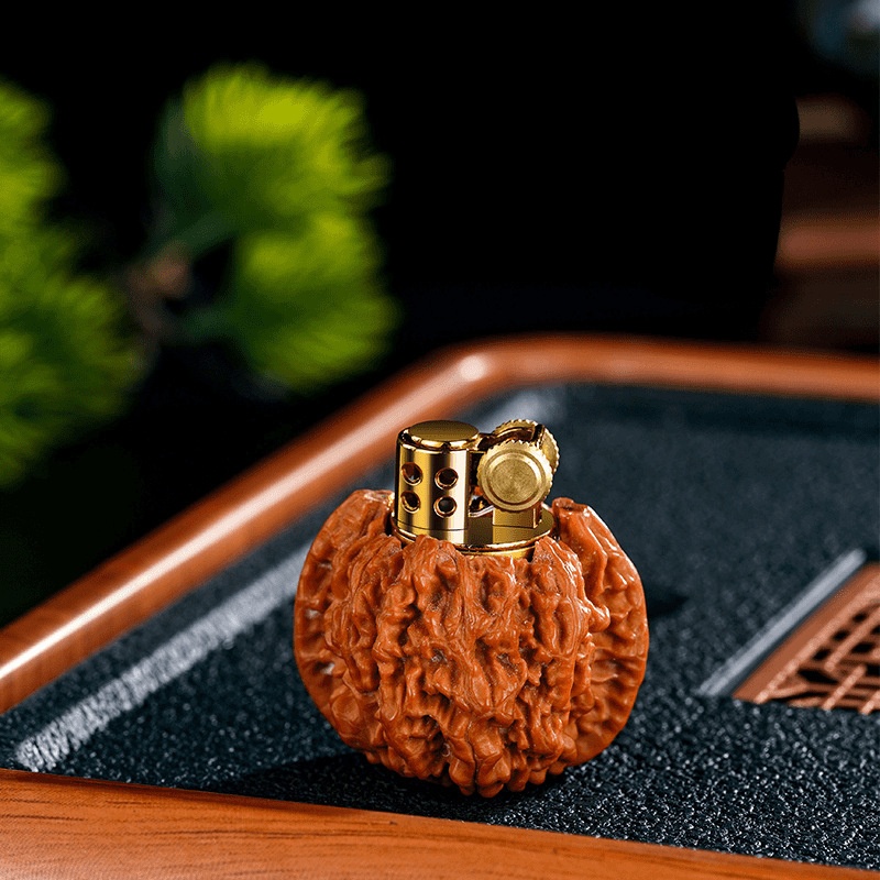 Real walnut kerosene lighter can be tray, playable, collectible, durable handheld retro trend